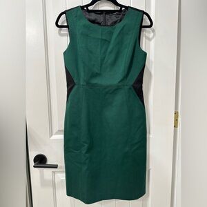 Tahari Elegant Green and Black Sleeveless Dress